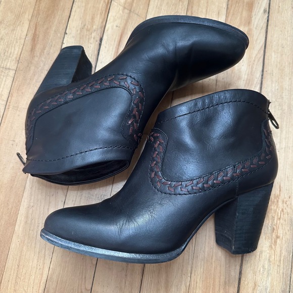UGG Australia Charlotte Black Leather Ankle Boots Block Heel Braided Size 9.5 - Picture 3 of 7